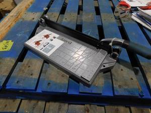 lot 240 image: 12 in. Luxury Vinyl Tile (LVT) Cutter--used