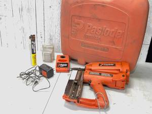 lot 242 image: Paslode 18-Gauge Cordless Brad Nailer