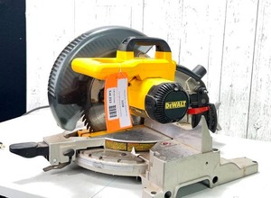 lot 213 image: DeWalt 10 Compound Miter Saw