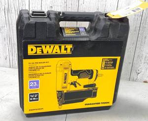 lot 34 image: DeWalt 18-Gauge Brad Nailer Kit