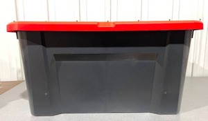 lot 402 image: Craftsman 30 Gallon Tote