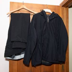 lot 19 image: Womens Cabelas Size Large Rain Jacket and Womens Size 16W REI Rainpants