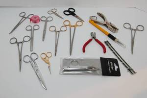 lot 55 image: Sewing Tools #4 - 17 Pieces