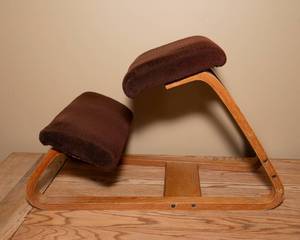 lot 72 image: Vintage Ergonomic Kneeling Office Chair