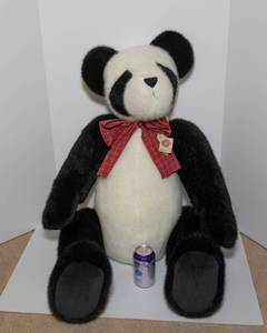 lot 76 image: Huge Pandora 50052 Boyds Bear
