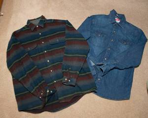 lot 79 image: Vintage Mens Wrangler Denim Shirt and Structure Shirt - Size Medium
