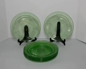 lot 97 image: Six Uranium Glass Dinner Plates - Federal Glass Georgian Lovebirds