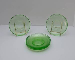lot 104 image: Five Uranium Glass Saucers - Federal Glass Georgian Lovebirds
