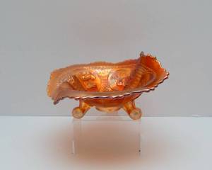 lot 106 image: Vintage Pumpkin Marigold Fenton Horse Head Medallion Ruffle Footed Bowl