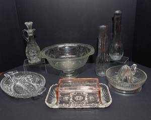 lot 132 image: 7 Pieces of Intricate Serving Ware