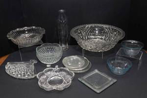 lot 138 image: 11 Pieces of Intricate Serving Ware