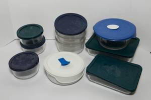 lot 130 image: Pyrex and Corningware Glass Food Storage Containers