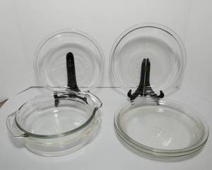 lot 136 image: Pie Dishes