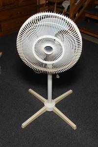 lot 227 image: Sunbeam Oscillating Fan