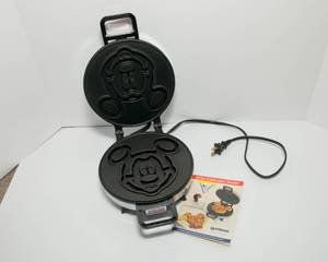 lot 155 image: Vitantonio 950-NS Mickeys Waffler Waffler Maker