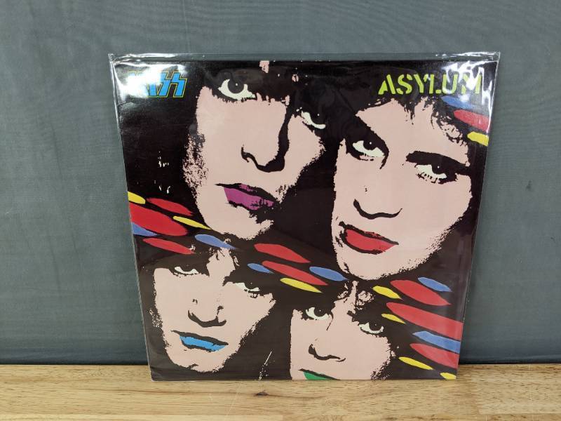 lot 106 image: KISS Asylum Vinyl Album K