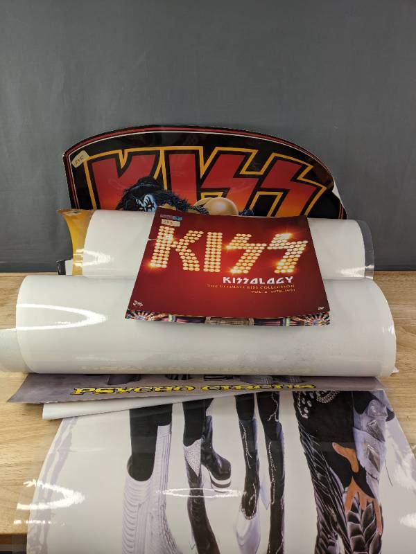 lot 212 image: 8 KISS Posters K