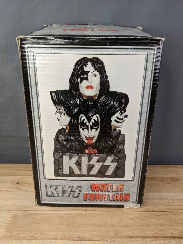 lot 39 image: KISS Water Fountain K