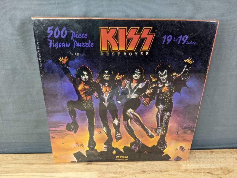 lot 47 image: New KISS Destroyer 500 Piece Jigsaw Puzzle K