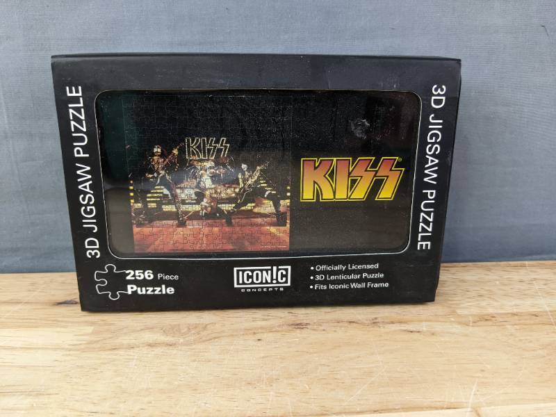 lot 67 image: New Iconic Concerts KISS 256 Piece 3D Jigsaw Puzzle K