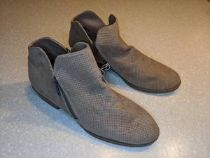 lot 408 image: New Womens Universal Thread Ankle Boots Tan Size 11 P