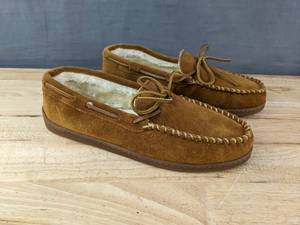lot 84 image: Minnetonka Moc Shoes Mens Size 11 Brown N