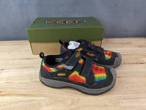 lot 74 image: Keen Speed Hound Shoes Big Kid Size 2 BlackMulti Color N