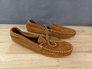 lot 137 image: Minnetonka Shoes Mens Size 10 Brown N