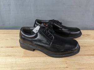 lot 82 image: New Deer Stags 902 Collection Dress Shoes Mens Size 11W Black N