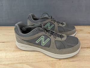 lot 47D image: New Balance 877 Walking Shoe Mens Size 9 Grey N