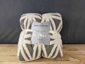 lot 268 image: New Qaziuy Fleece Fuzzy Jacquard Throw Blanket B