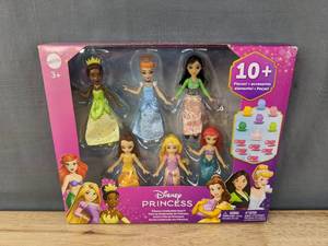 lot 152F image: Brand New Disney Princess Doll Party Set with 6 Posable Dolls and Accessories B
