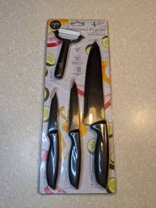 lot 440 image: New Core Kitchen Four Piece Professional Knife Set Peeler P