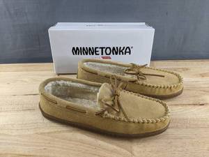 lot 122G image: Brand New Minnetonka Pile Lined Hardsole Mens Size 10 Moccasin Slippers Tan N