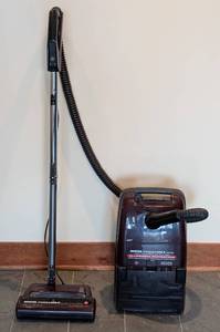 lot 36 image: Hoover PowerMax Vacuum