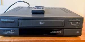 lot 79 image: Zenith VR2410 VHS Player