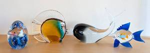 lot 58 image: Assorted Art Glass Fish and Whale Figurines