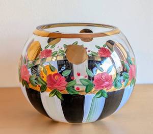 lot 20 image: MacKenzie Childs Small Painted Heirloom Bowl