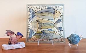 lot 41 image: Decorative Fused Glass Fish Plate and Decor
