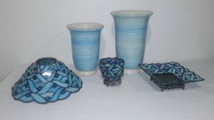 lot 319 image: Italian Vases (2) Party Lite (3).