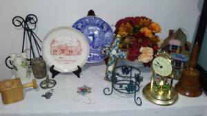 lot 345 image: Sterilite Covered Tote With Home Decor Contents.