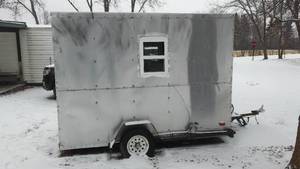 lot 288 image: 4 Hole Ice Fishing House.