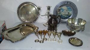 lot 394 image: Vintage Stanley HotCold Thermos, Charles Miller, St. Paul and More.