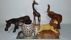 lot 397 image: Hand Crafted Wooden Animal Dcor.