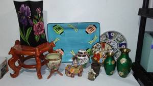 lot 408 image: Eclectic Asian Themed Dcor.