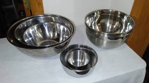 lot 417 image: Stainless Steel Nesting Mixing Bowls.