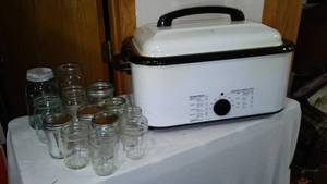 lot 424 image: Hamilton Beach Automatic Roaster Oven And Canning Jars.
