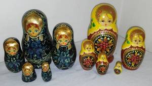 lot 427 image: Russian Nesting Dolls (2)