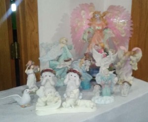 lot 435 image: an Angel of a Lot (10)