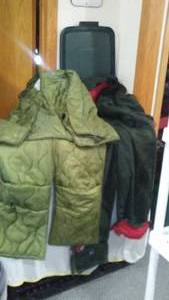 lot 437 image: Rubbermaid 14 Gallon Covered Tote with Contents.